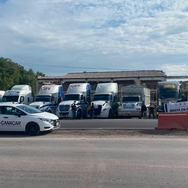 Transportistas se Manifiestan en Gómez Palacio, Durango; Piden Mayor Seguridad